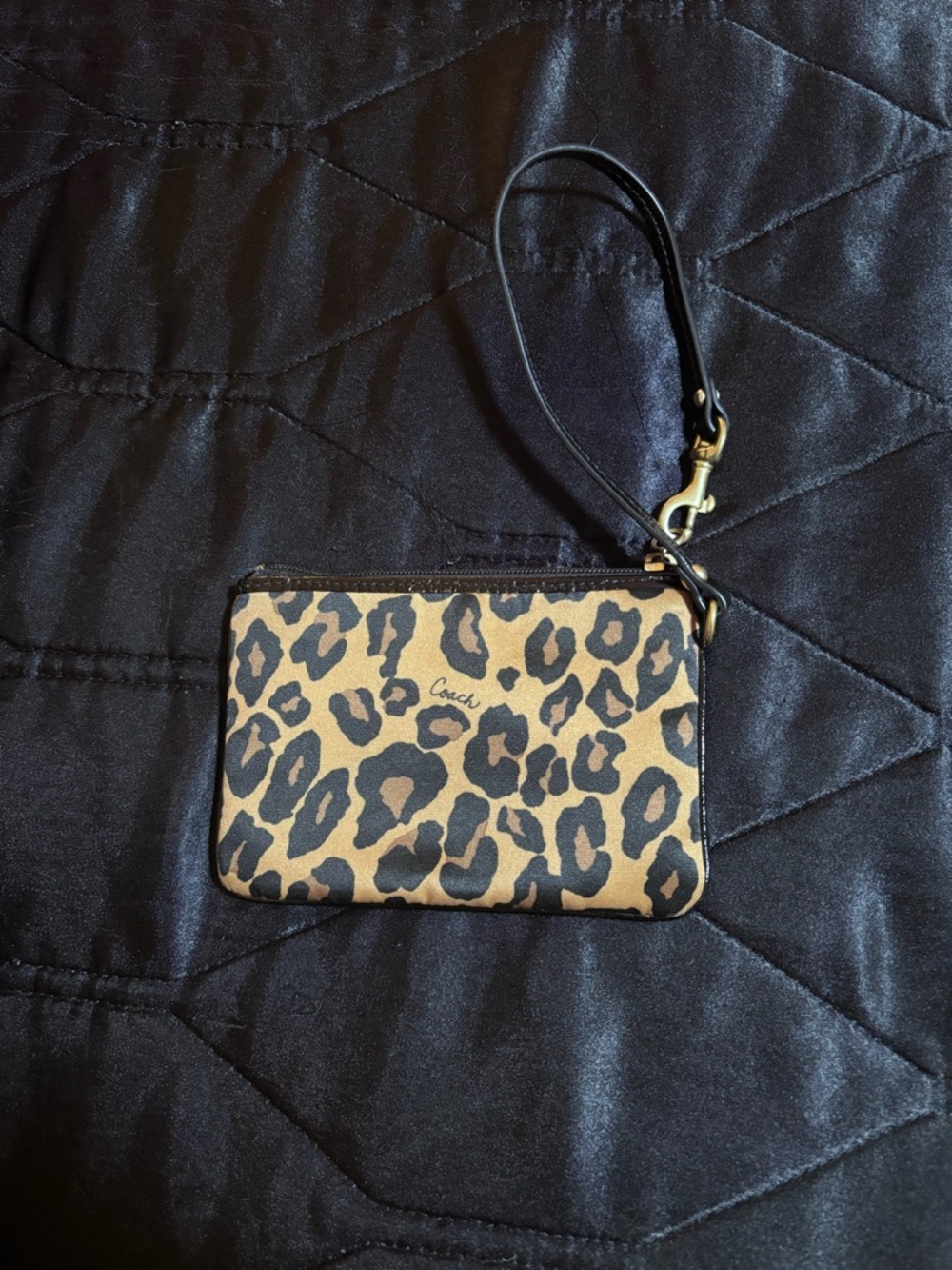 Coach leopard print wristlet - Picture 4 of 7